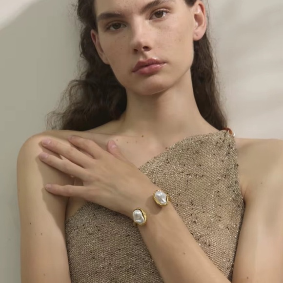 Anthropologie Jewelry - Baroque Pearl Cuff Bracelet – Stainless Steel PVD Gold Plated